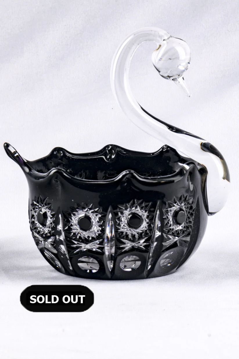 CAESAR CRYSTAL BOHEMIAE - Lalaland's Black Beauty - Swan Shaped Meticulously Crafted Figurine Regular